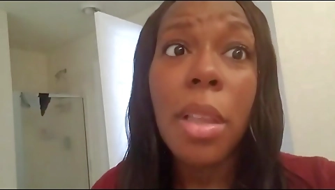 Pregnant Yuutuber bra less bellyshot